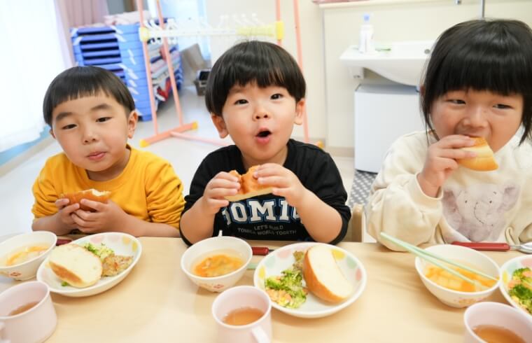 毎月19日は食育の日<br />
日本の郷土料理・世界の料理を提供します。